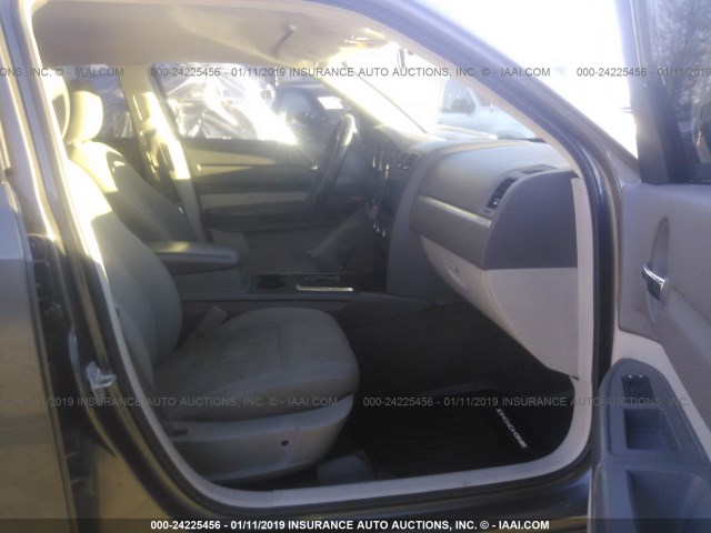 2D4FV47T98H147771 - 2008 DODGE MAGNUM GRAY photo 5