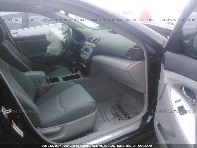 4T1BF3EK0BU220474 - 2011 TOYOTA CAMRY SE/LE/XLE 黑色 照片 5