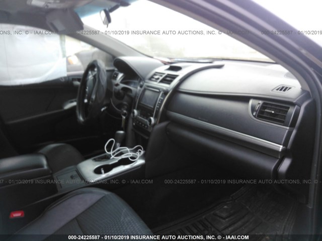 4T1BF1FK9EU338756 - 2014 TOYOTA CAMRY L/SE/LE/XLE 黑色 照片 5