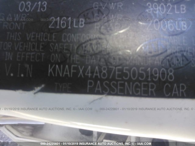 KNAFX4A87E5051908 - 2014 KIA FORTE EX WHITE photo 9