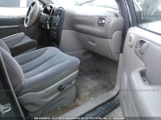 1B4GP253X2B730995 - 2002 DODGE CARAVAN SE GRAY photo 5