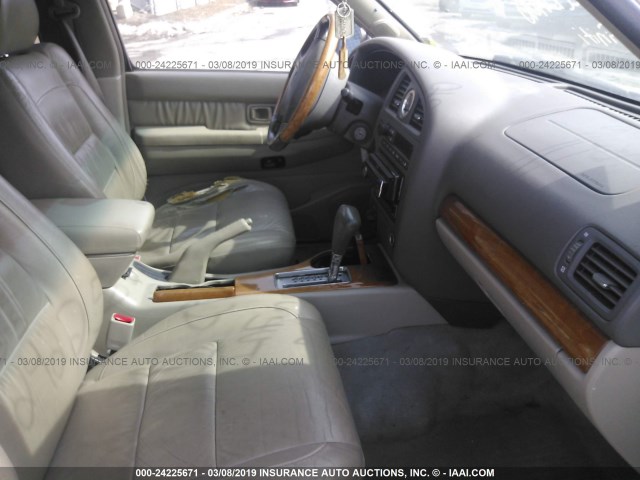 JNRDR09Y81W224230 - 2001 INFINITI QX4 GRAY photo 5