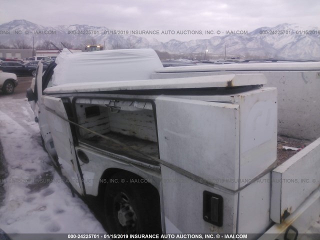 1GCHC24687E525020 - 2007 CHEVROLET SILVERADO C2500 HEAVY DUTY WHITE photo 3