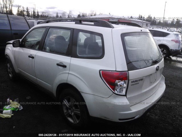 JF2SHABC4BH767273 - 2011 SUBARU FORESTER 2.5X WHITE photo 3