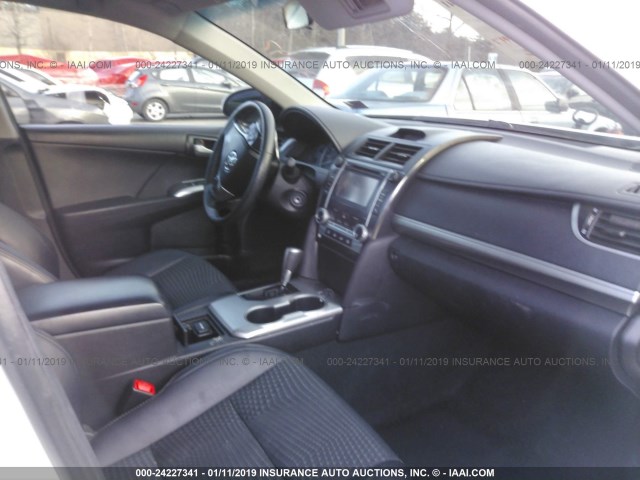 4T1BF1FK2EU387510 - 2014 TOYOTA CAMRY L/SE/LE/XLE 白色 照片 5