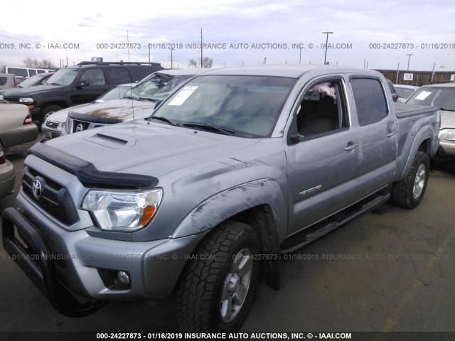 3TMMU4FN4FM081333 - 2015 TOYOTA TACOMA DOUBLE CAB LONG BED SILVER photo 2