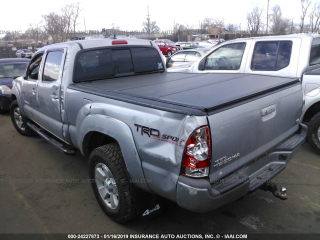 3TMMU4FN4FM081333 - 2015 TOYOTA TACOMA DOUBLE CAB LONG BED SILVER photo 3