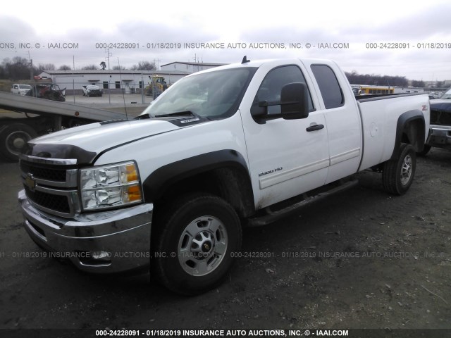 1GC2KXCG8CZ144464 - 2012 CHEVROLET SILVERADO K2500 HEAVY DUTY LT WHITE photo 2