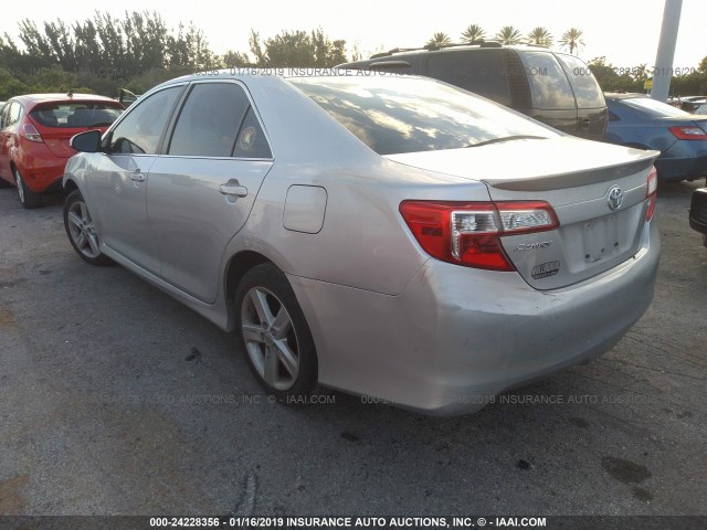 4T1BF1FK5DU249846 - 2013 TOYOTA CAMRY L/SE/LE/XLE SILVER photo 3