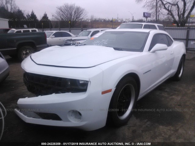 2G1FA1E37C9131980 - 2012 CHEVROLET CAMARO LS WHITE photo 2