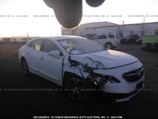 1G4ZP5SS5JU145488 - 2018 BUICK LACROSSE ESSENCE WHITE photo 1