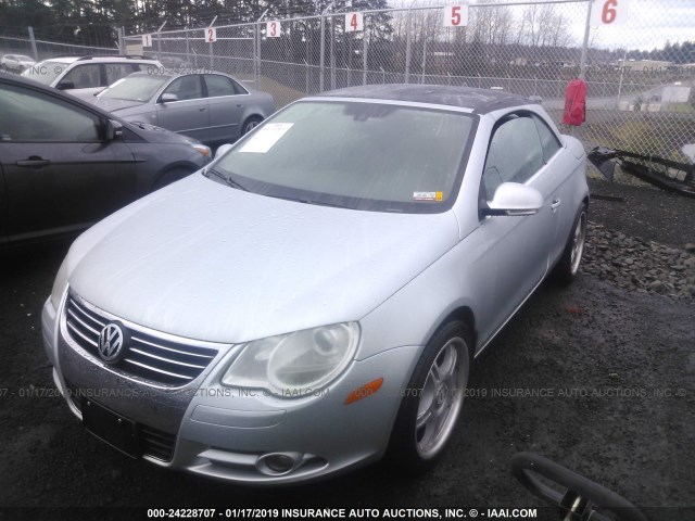 WVWDB71F48V038613 - 2008 VOLKSWAGEN EOS VR6 SILVER photo 2