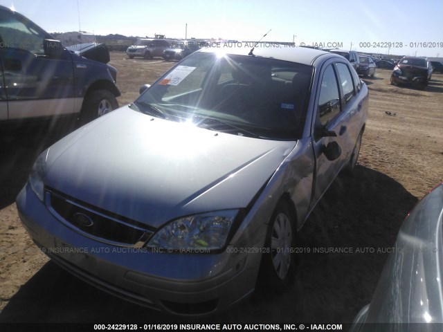 1FAFP34N77W267050 - 2007 FORD FOCUS ZX4/S/SE/SES SILVER photo 2