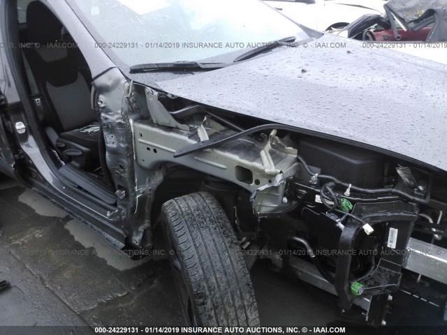 1C4PJLCBXJD560533 - 2018 JEEP CHEROKEE LATITUDE GRAY photo 6