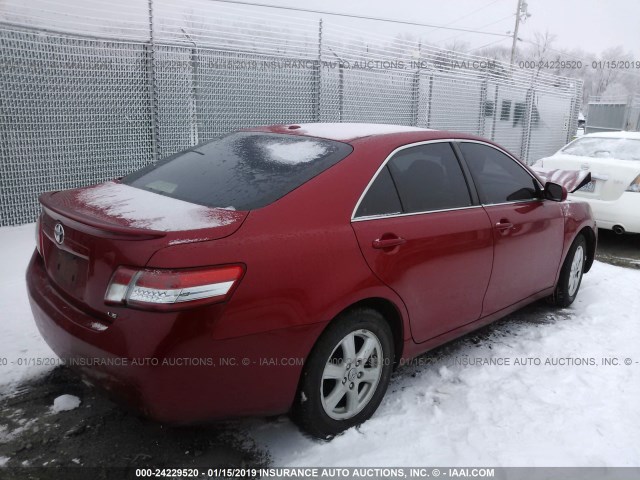 4T4BF3EK2BR127199 - 2011 TOYOTA CAMRY SE/LE/XLE 红色 照片 4