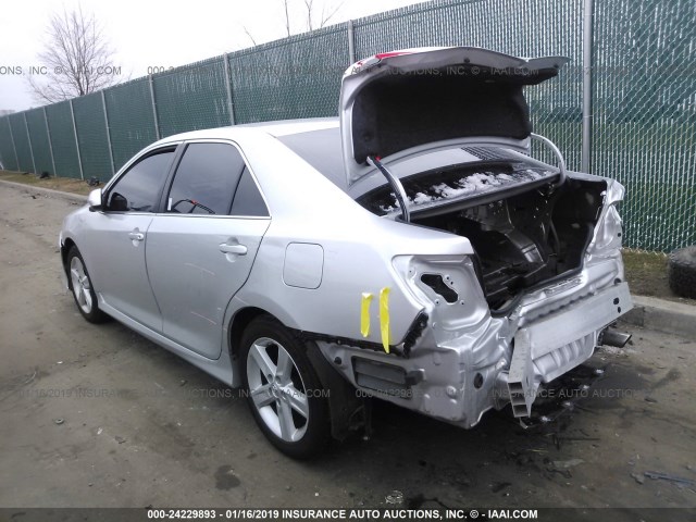 4T1BF1FK2EU347900 - 2014 TOYOTA CAMRY L/SE/LE/XLE 银色 照片 3
