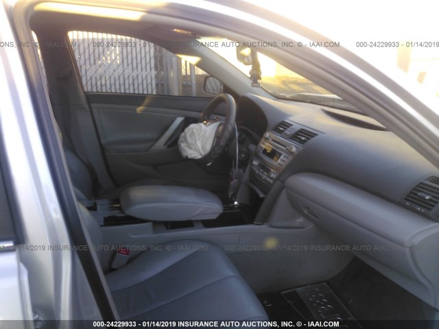 4T4BF3EK9BR170406 - 2011 TOYOTA CAMRY SE/LE/XLE 银色 照片 5