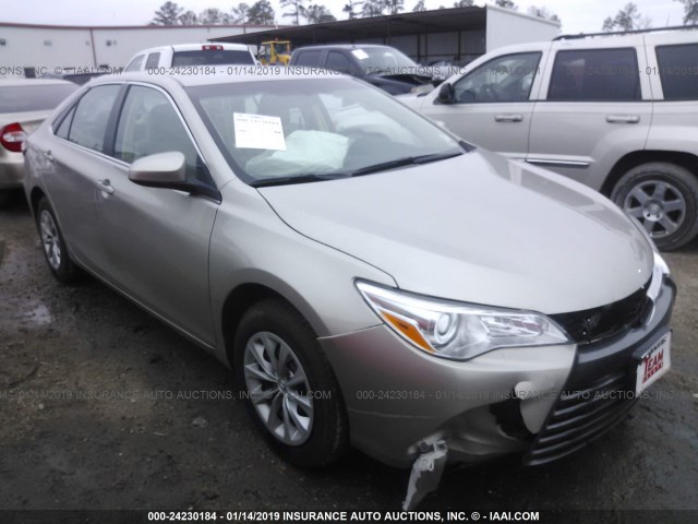 4T1BF1FK3HU294516 - 2017 TOYOTA CAMRY LE/XLE/SE/XSE TAN photo 1