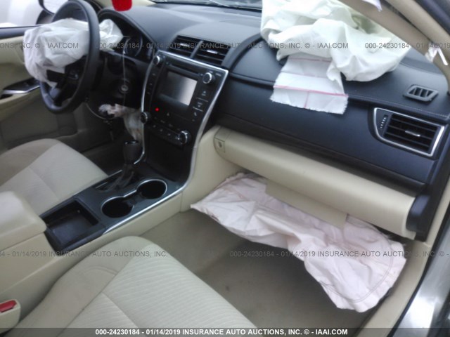 4T1BF1FK3HU294516 - 2017 TOYOTA CAMRY LE/XLE/SE/XSE TAN photo 5