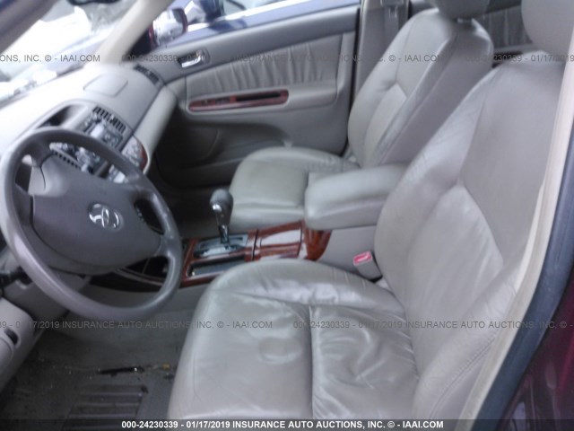 4T1BF30KX2U023240 - 2002 TOYOTA CAMRY LE/XLE/SE MAROON photo 5