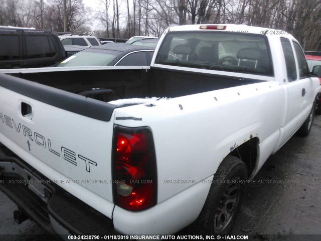 1GCEC19V45Z203140 - 2005 CHEVROLET SILVERADO C1500 WHITE photo 4