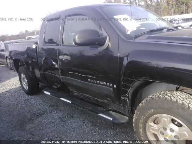 2GCEC19C771691008 - 2007 CHEVROLET SILVERADO C1500 BLACK photo 6