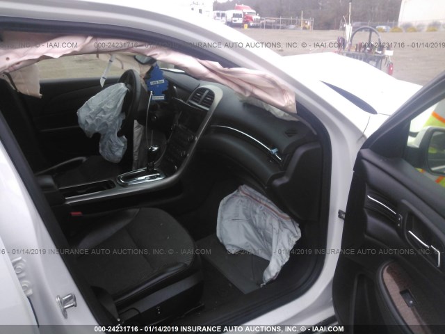 1G11C5SA9DF194781 - 2013 CHEVROLET MALIBU 1LT თეთრი ფოტო 5