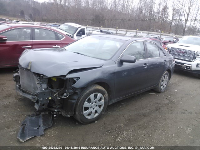 4T1BF3EK2BU775815 - 2011 TOYOTA CAMRY SE/LE/XLE GRAY photo 2