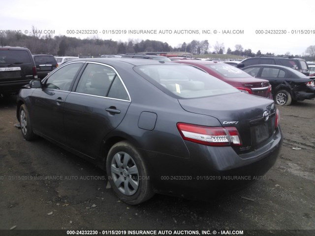 4T1BF3EK2BU775815 - 2011 TOYOTA CAMRY SE/LE/XLE GRAY photo 3