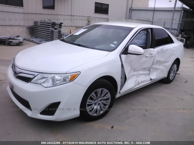 4T4BF1FKXDR311103 - 2013 TOYOTA CAMRY L/SE/LE/XLE WHITE photo 2