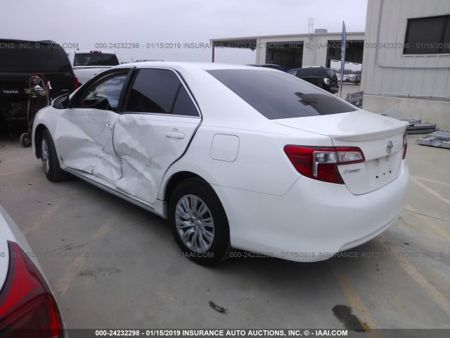 4T4BF1FKXDR311103 - 2013 TOYOTA CAMRY L/SE/LE/XLE WHITE photo 3