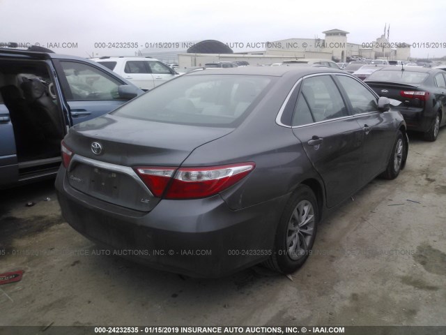 4T1BF1FK0FU016363 - 2015 TOYOTA CAMRY LE/XLE/SE/XSE GRAY photo 4