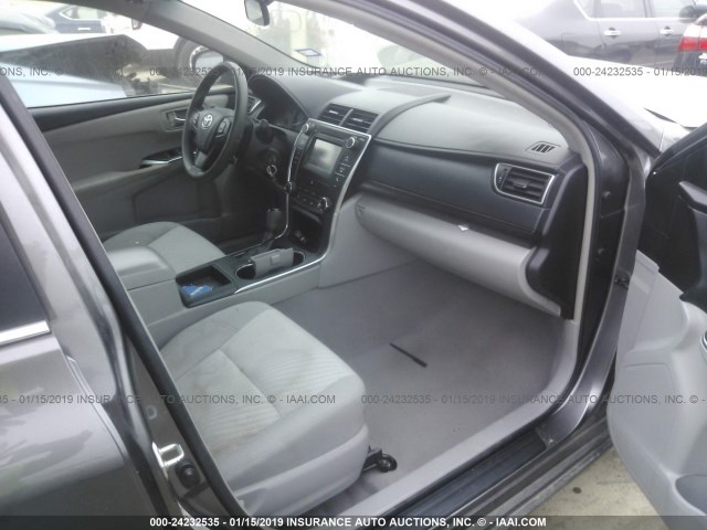 4T1BF1FK0FU016363 - 2015 TOYOTA CAMRY LE/XLE/SE/XSE GRAY photo 5