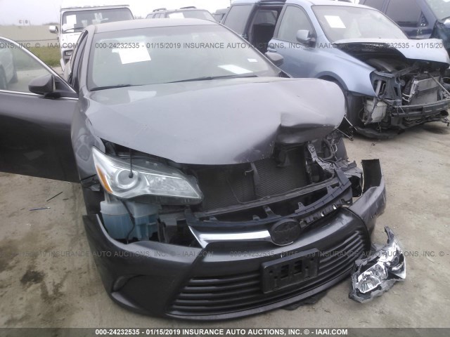 4T1BF1FK0FU016363 - 2015 TOYOTA CAMRY LE/XLE/SE/XSE GRAY photo 6