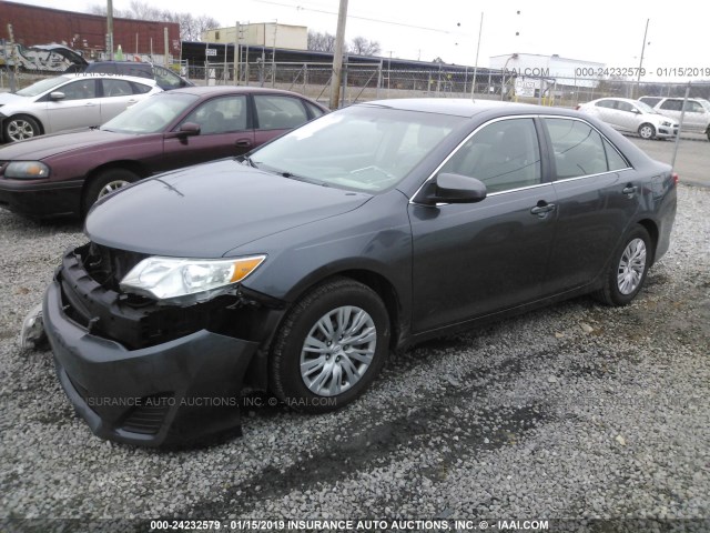 4T1BF1FK4CU619358 - 2012 TOYOTA CAMRY SE/LE/XLE ნაცრისფერი ფოტო 2