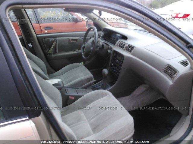 JT2BG28K4X0318003 - 1999 TOYOTA CAMRY LE/XLE 金色 照片 5