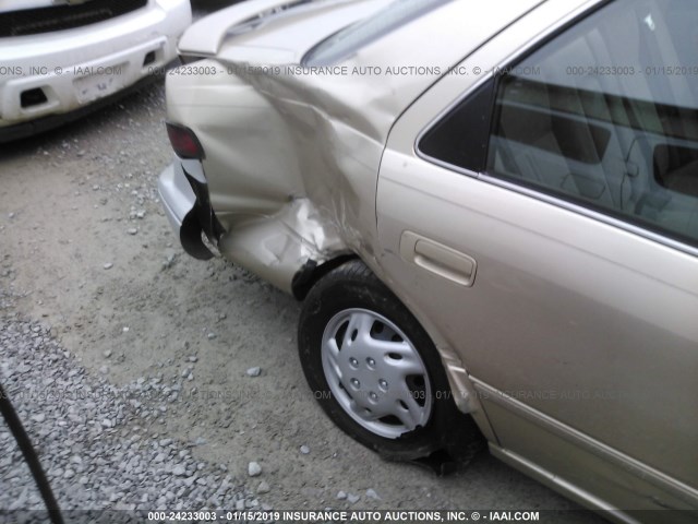 JT2BG28K4X0318003 - 1999 TOYOTA CAMRY LE/XLE 金色 照片 6