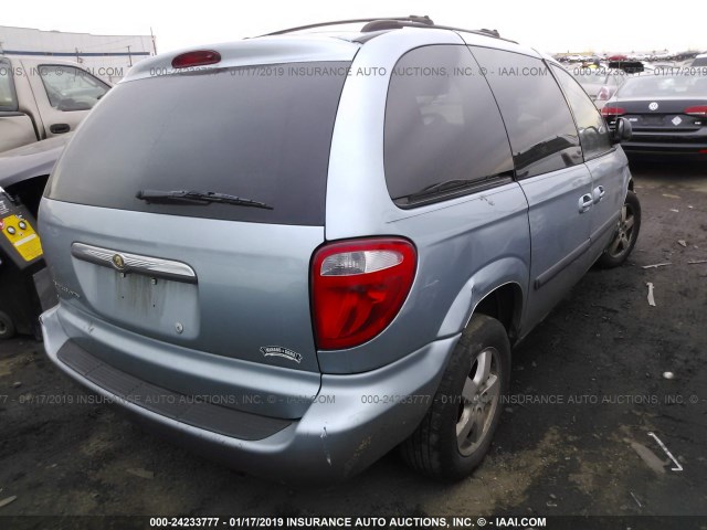 1A4GP45RX6B608303 - 2006 CHRYSLER TOWN & COUNTRY  BLUE photo 4