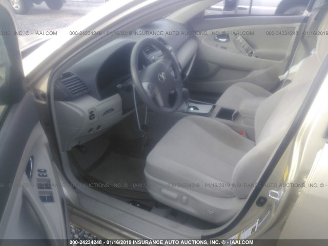 4T1BF3EK6BU652440 - 2011 TOYOTA CAMRY SE/LE/XLE 金色 照片 5