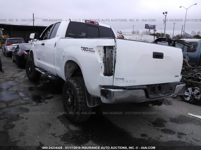 5TFRV54198X069703 - 2008 TOYOTA TUNDRA DOUBLE CAB/DOUBLE CAB SR5 WHITE photo 3