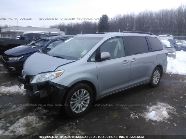 5TDYK3DC5FS576417 - 2015 TOYOTA SIENNA XLE/LIMITED GRAY photo 2