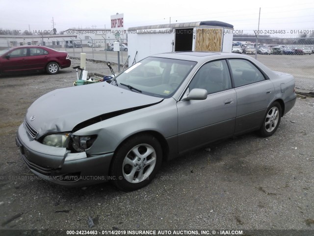 JT8BF28G3Y5084977 - 2000 LEXUS ES 300 SILVER photo 2