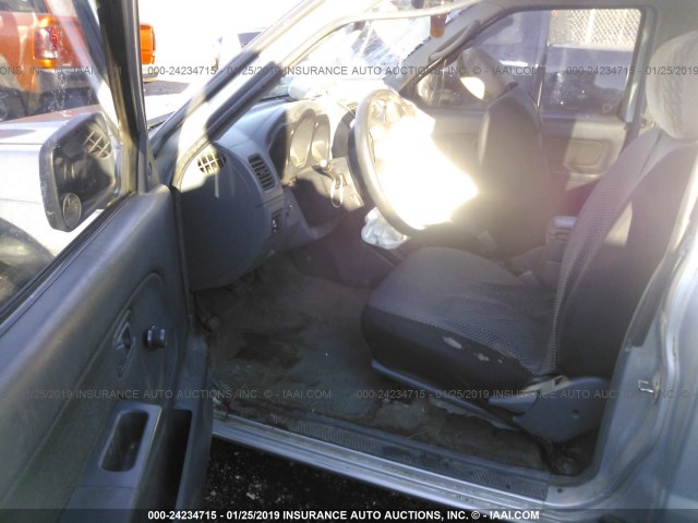1N6DD26S82C307473 - 2002 NISSAN FRONTIER KING CAB XE SILVER photo 5