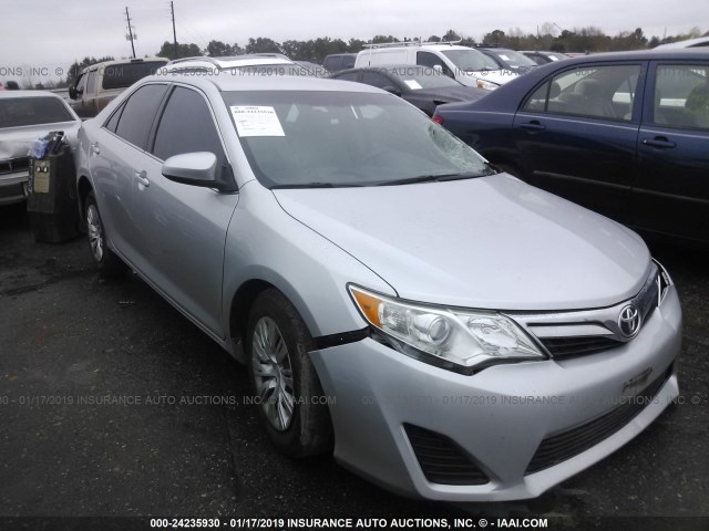 4T1BF1FK6EU307738 - 2014 TOYOTA CAMRY L/SE/LE/XLE 银色 照片 1