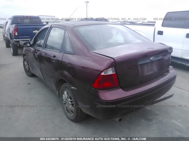 1FAFP34NX6W225261 - 2006 FORD FOCUS ZX4 MAROON photo 3