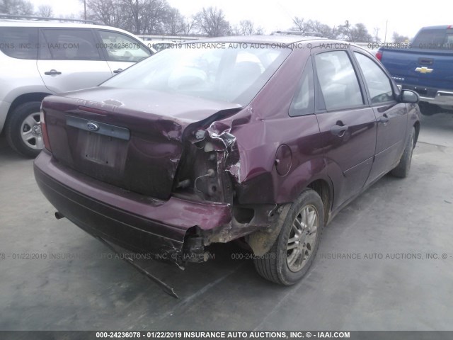 1FAFP34NX6W225261 - 2006 FORD FOCUS ZX4 MAROON photo 4