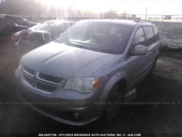 2C4RDGCG4HR672870 - 2017 DODGE GRAND CARAVAN SXT SILVER photo 2