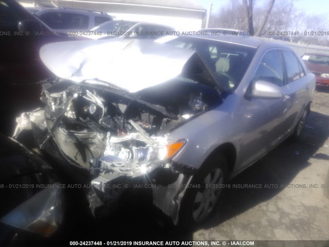 4T4BF1FK4ER348360 - 2014 TOYOTA CAMRY L/SE/LE/XLE Gümüş foto 2