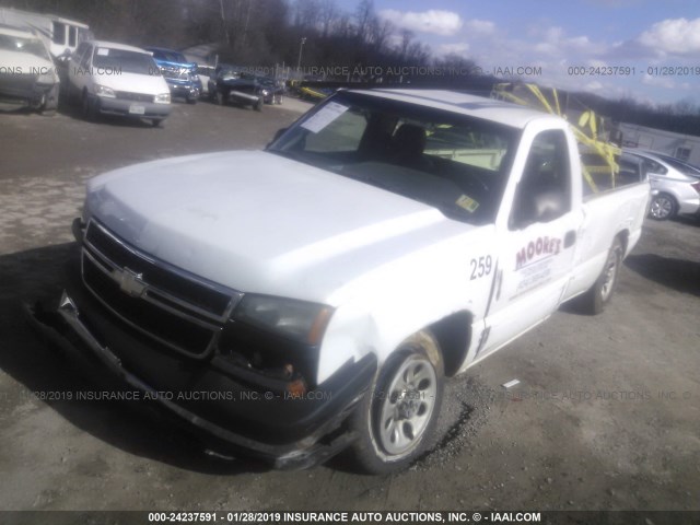 1GCEC14X57Z171052 - 2007 CHEVROLET SILVERADO C1500 CLASSIC WHITE photo 2