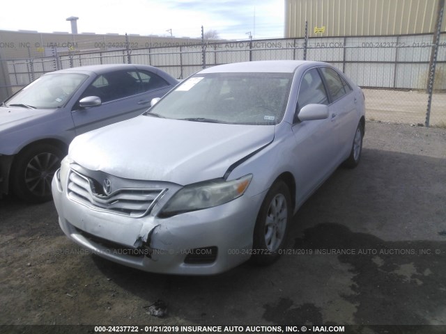 4T1BF3EK2BU682924 - 2011 TOYOTA CAMRY SE/LE/XLE 银色 照片 2